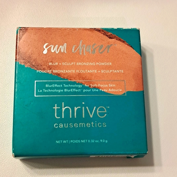 Blur + Sculpt Bronzing Powder - Picture 1 of 3